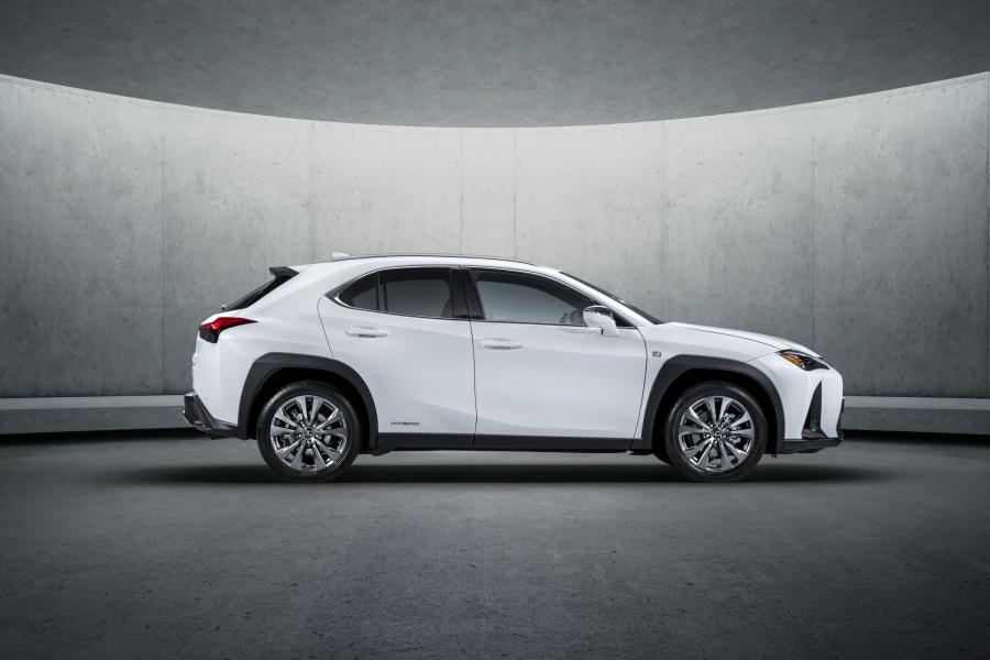  Lexus UX250h F-Sport 2018 года  (WW) (фото 11 из 46)